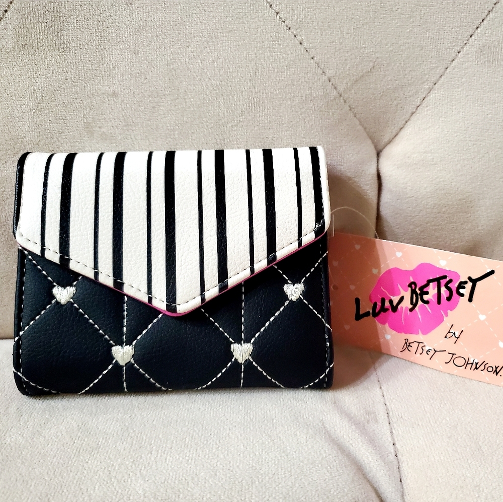 NWT Betsey Johnson 💋 Wallet LBCASH